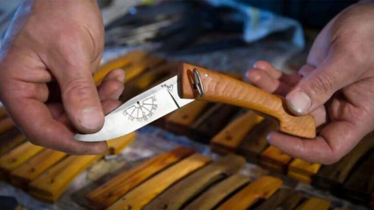 How to Close a Pocket Knife